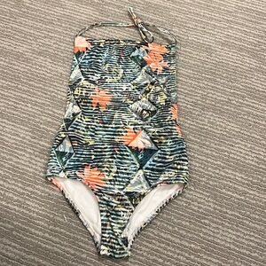Backless one piece bathing suit